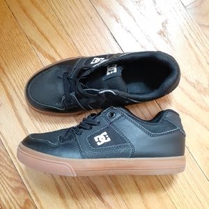 DC skate shoes boys size 13.5c